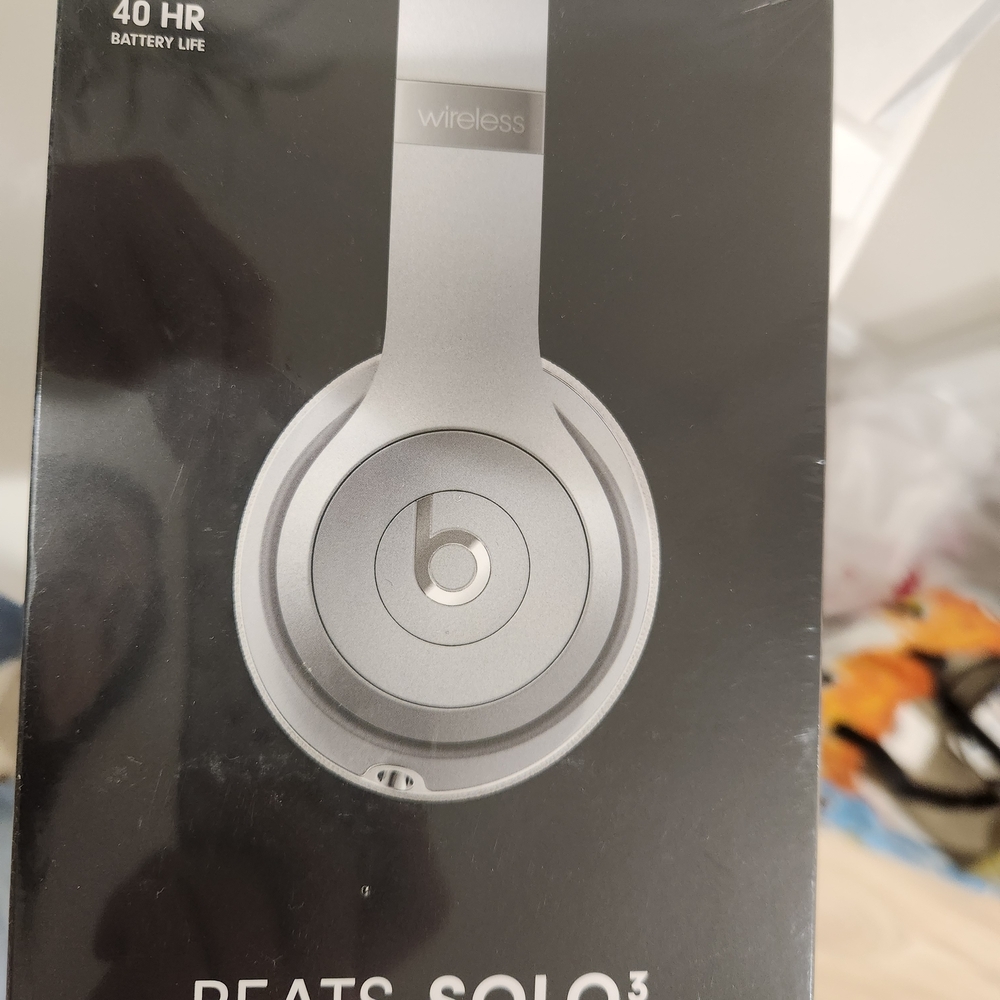 Beats Solo3 Wireless Headphones - Silver